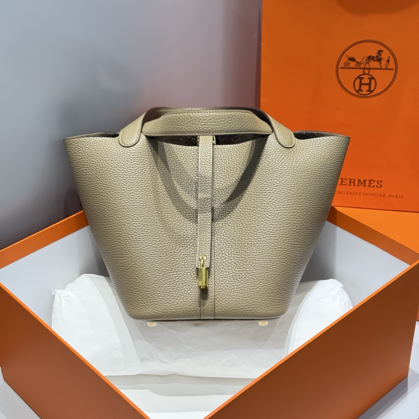 NO:879484,Alpha meter gold buckle top details as shown,Hermes,hermes,Hermes,19860909阿尔法米 金扣 顶级 细节如图,爱马仕,hermes,Hermes,,Bag