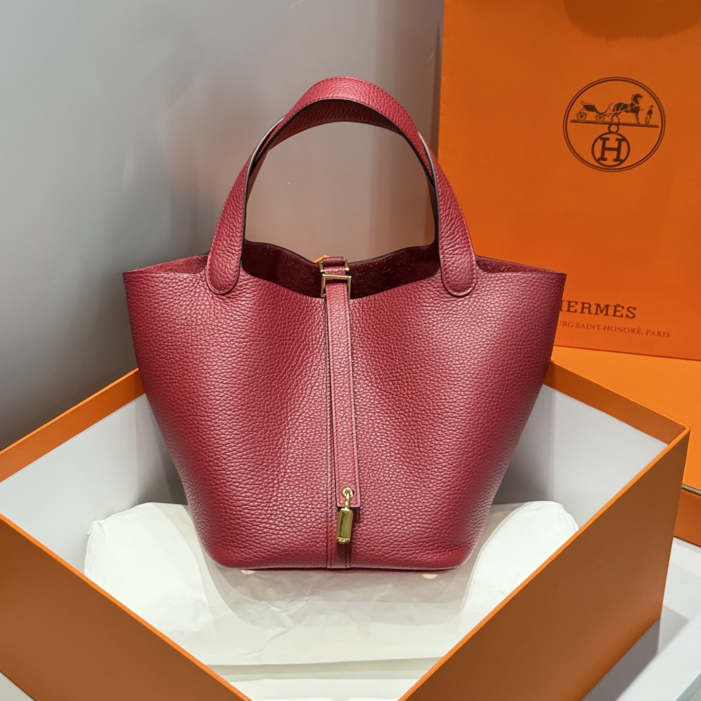NO:879462,Ruby red gold buckle details as shown,Hermes,hermes,Hermes,19860909宝石红 金扣 细节如图,爱马仕,hermes,Hermes,,Bag