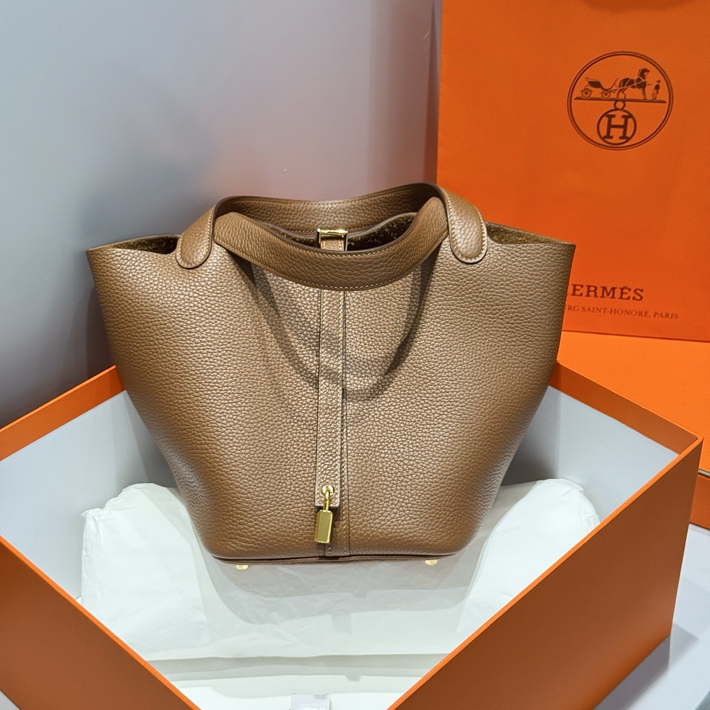 NO:879479,Chestnut color gold buckle top details as shown,Hermes,hermes,Hermes,19860909栗子色 金扣 顶级 细节如图,爱马仕,hermes,Hermes,,Bag