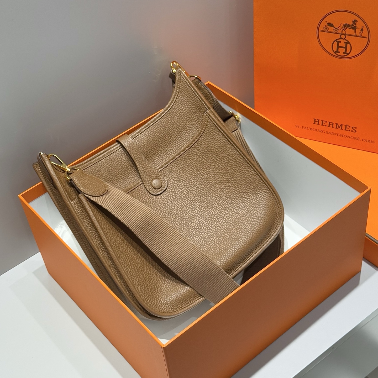 Hermès Evelyne 29 Chestnut Brown Taurillon Clemence Leather Crossbody Bag 4 i1753846058707 3238 0 2