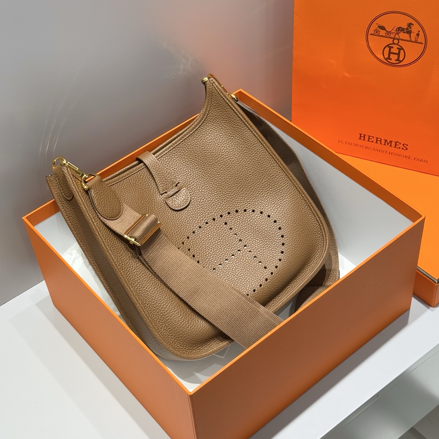 Hermès Evelyne 29 Chestnut Brown Taurillon Clemence Leather Crossbody Bag 3 i1753846060150 2140 0 1