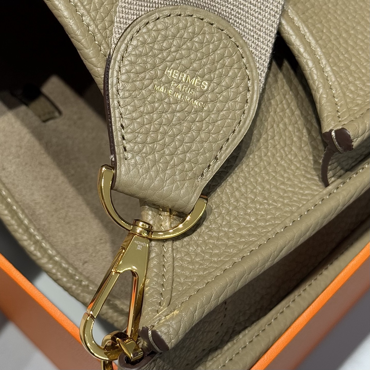 Hermès Evelyne 29 TC Leather Shoulder Bag - Effortless Luxury 4 i1753846073179 1947 0 2