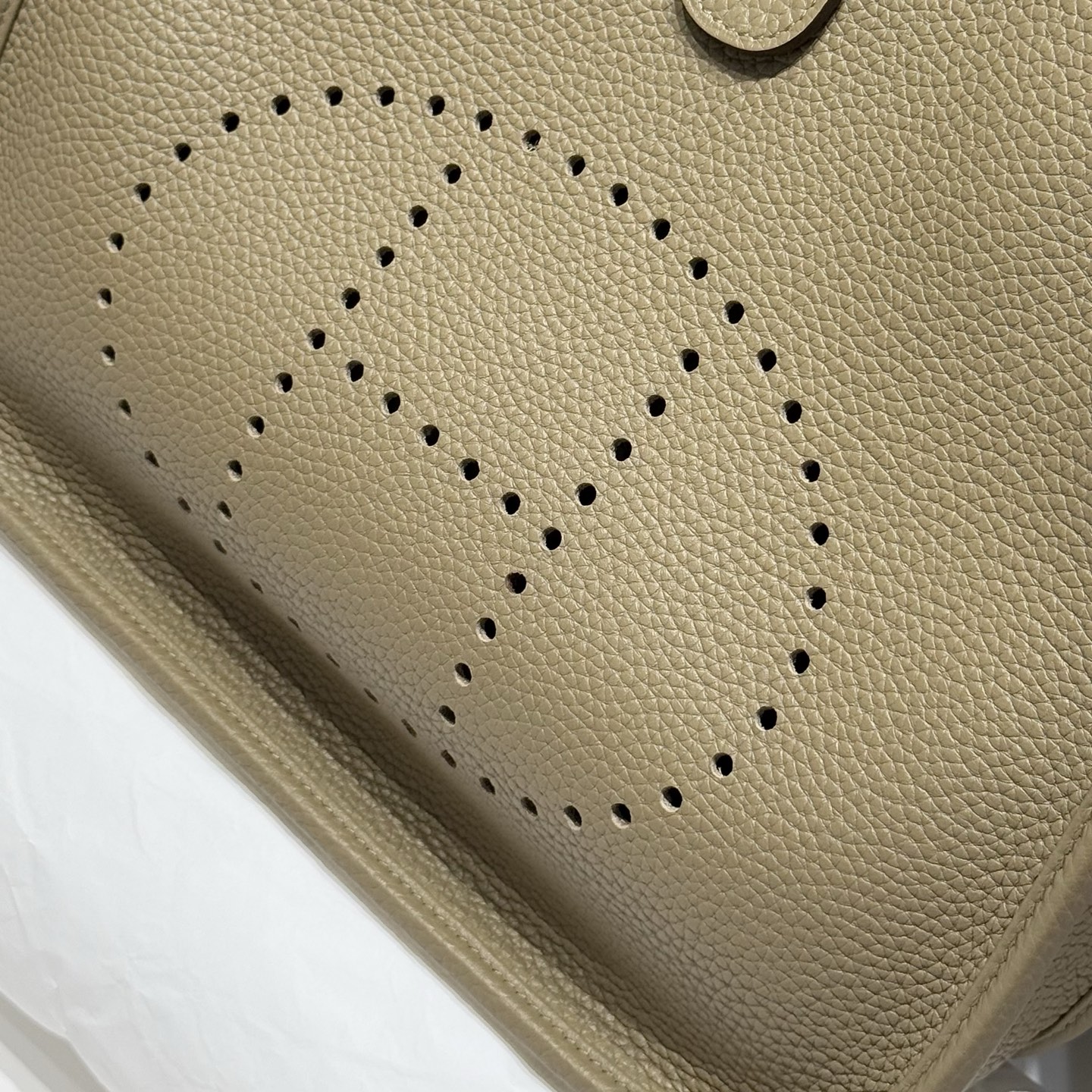 Hermès Evelyne 29 TC Leather Shoulder Bag - Effortless Luxury 7 i1753846073217 5819 0 5