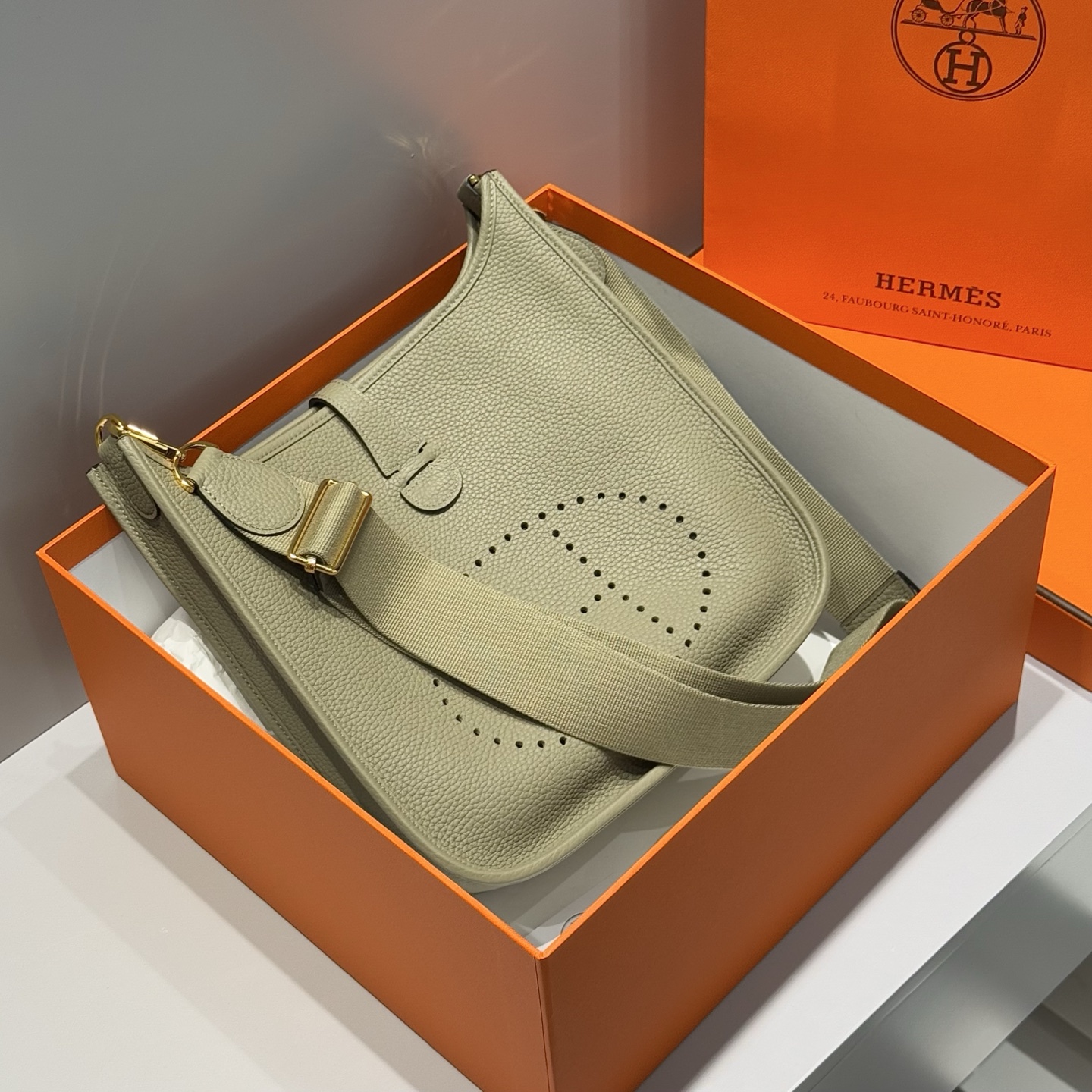 Hermes Evelyne 29 Sage Green TC Leather Crossbody Bag 2 i1753846080584 9241 0 0