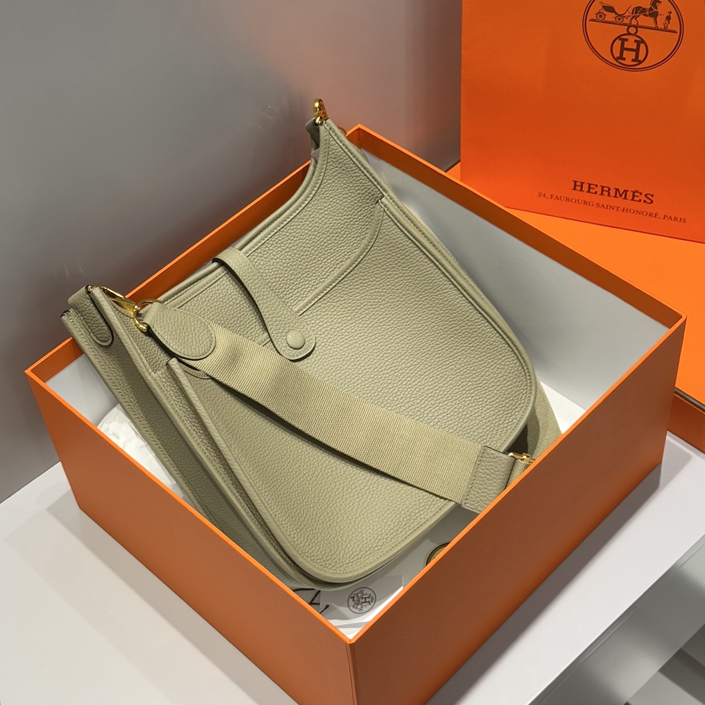 Hermes Evelyne 29 Sage Green TC Leather Crossbody Bag 3 i1753846081554 6820 0 1
