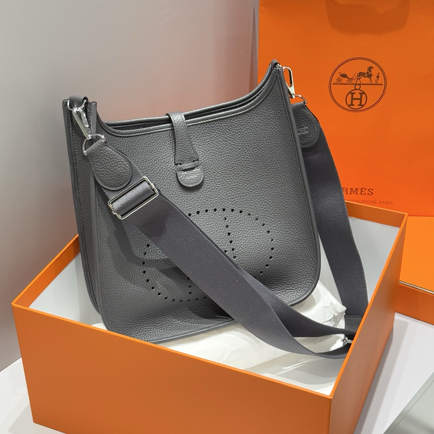 Hermès Evelyne 29 Graphite Gray TC Leather Crossbody Bag, Brand New
