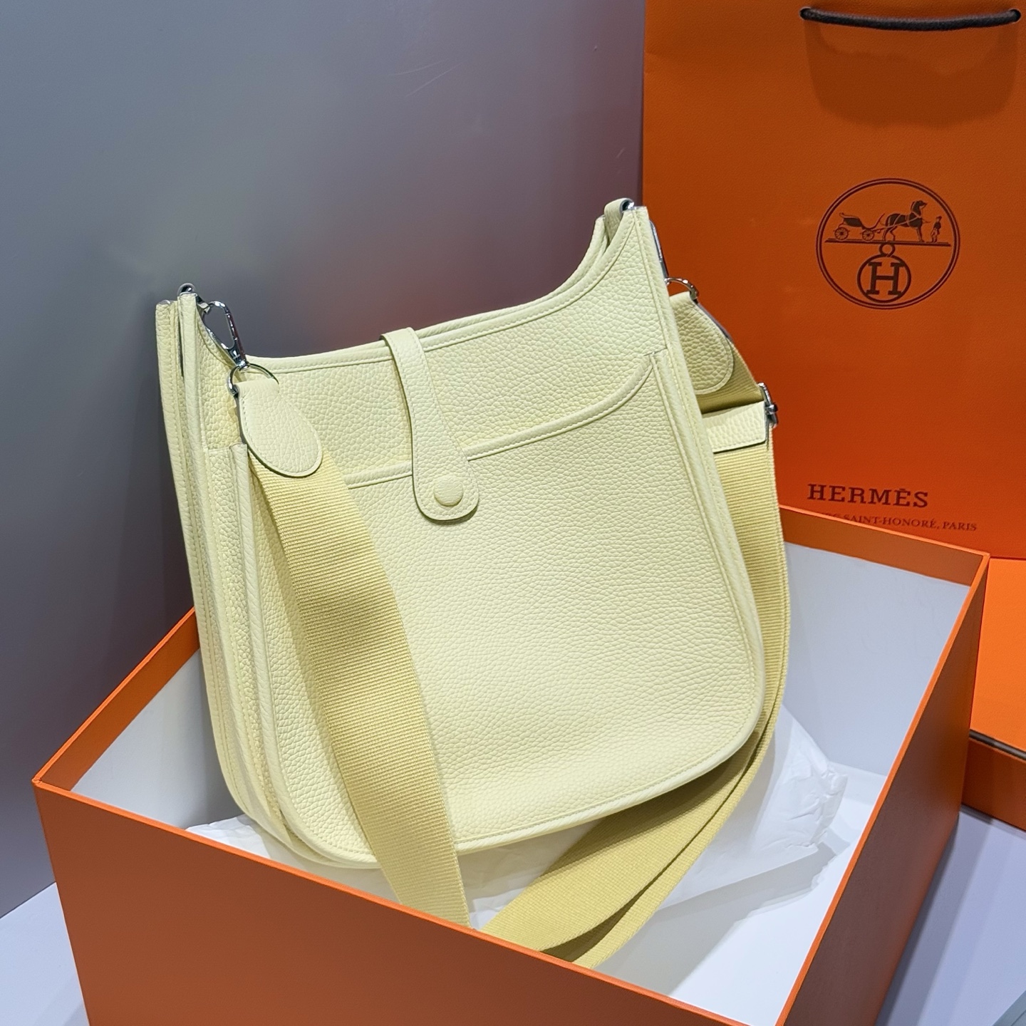 Hermès Evelyne 29 Milton Yellow TC Leather Crossbody Bag 9 i1753846130069 6729 0 8
