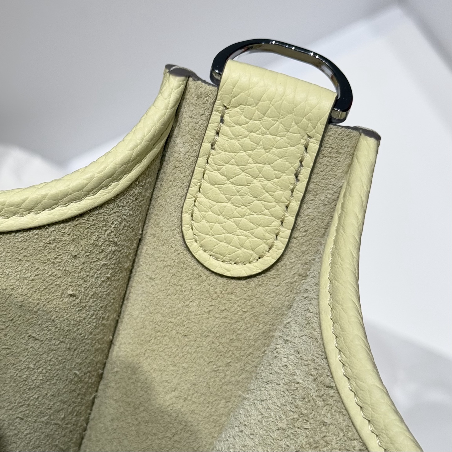 Hermès Evelyne 29 Milton Yellow TC Leather Crossbody Bag 6 i1753846130605 3542 0 5