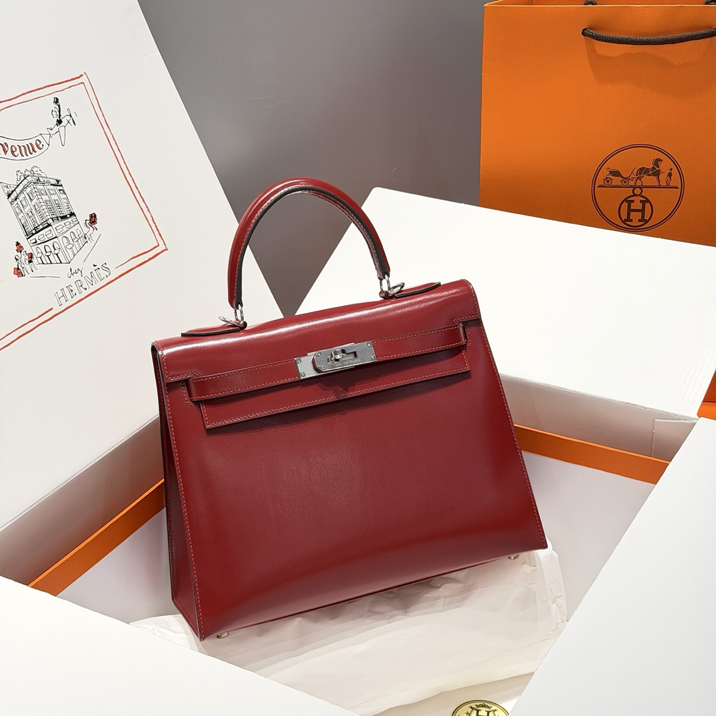 NO:699790,28 - Hermès red silver buckle This year’s red series is undoubtedly the most popular series. The luster of the leather is very attractive. Every process is the pursuit of perfection. Hand-sewing details 28cm, Hermes, hermes, Hermes,1986090928 - 爱马仕红银扣 今年红色系当之无愧最出圈的系列 皮的光泽感极具魅力 每一道工序都是对完美的追求 手工缝制细节图 28cm,爱马仕,hermes,Hermes,,Bag