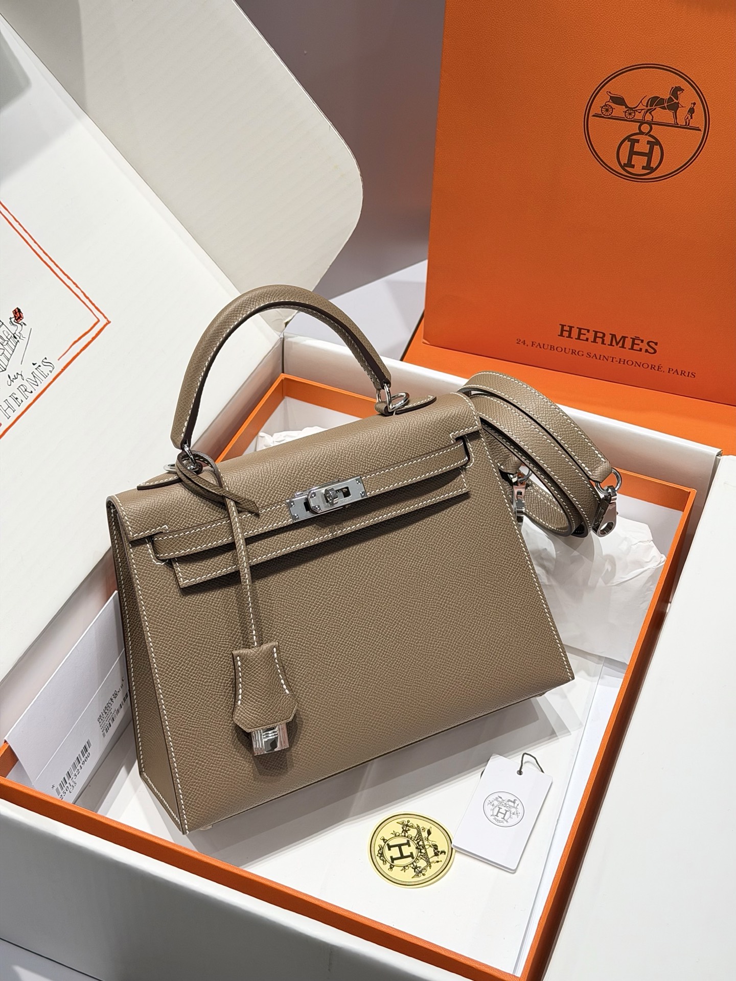 NO:811752,Elephant gray silver imported cowhide hand-stitched details display,Hermes,hermes,cowhide,Hermes,19860909大象灰 银  进口牛皮 手工缝制细节展示,爱马仕,hermes,cowhide,Hermes,,Bag