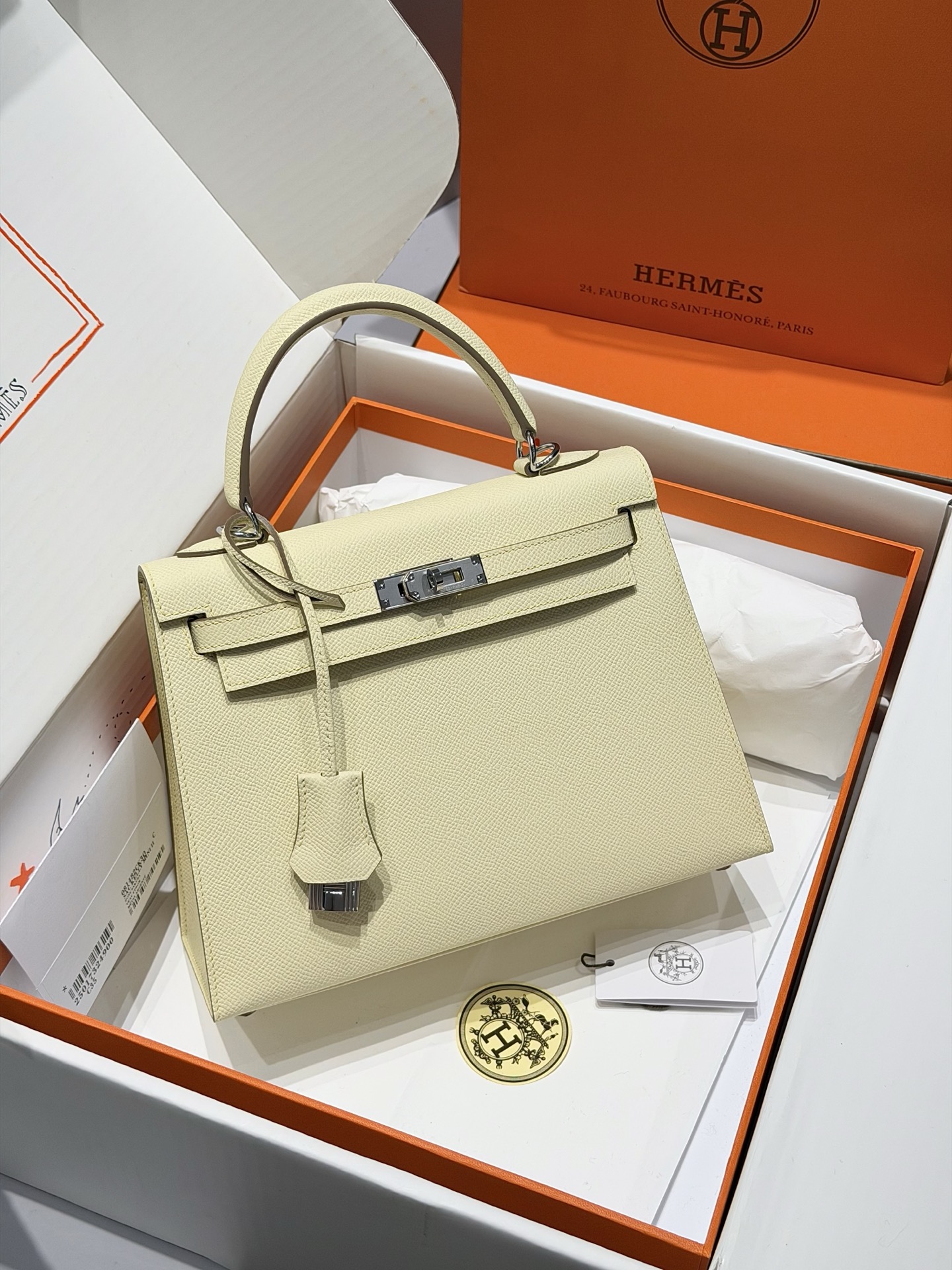 NO:811768,Milton yellow silver imported cowhide leather hand-stitched details display,Hermes,hermes,cowhide,Hermes,19860909米尔顿黄 银  进口牛皮 手工缝制细节展示,爱马仕,hermes,cowhide,Hermes,,Bag