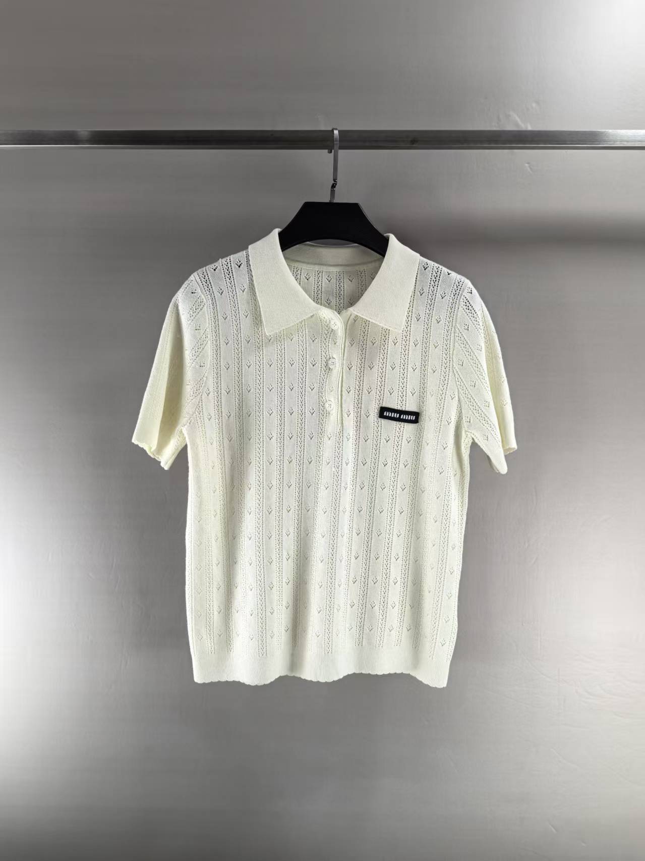 NO:311438,MIUMI* 2025 Recommended hot new styles, anti-collar hollow knitted short sleeves, wool SML, miumiu, T-shirt, alexander wang19860909MIUMI* 2025 推荐爆款新款 反领镂空针织短袖,羊毛 码数SML,,miumiu,T-shirt,alexander wang,Women's clothing