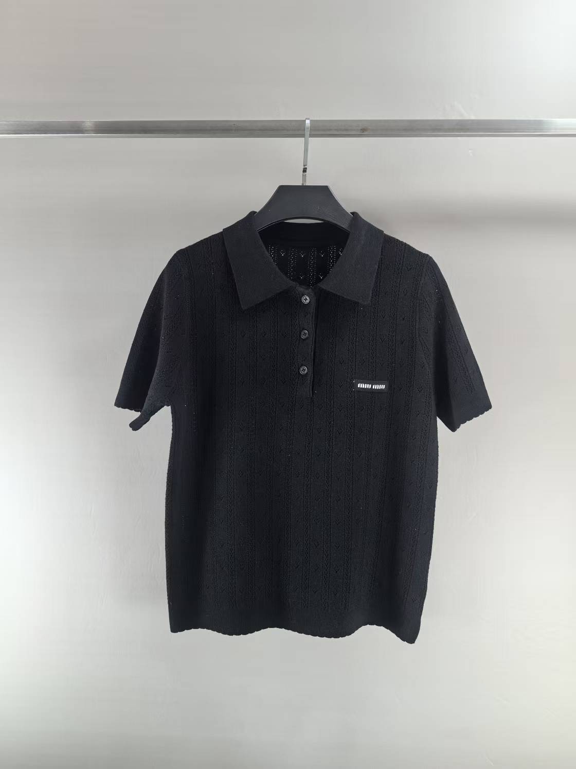 NO:311441,MIUMI* 2025 Recommended hot new styles, anti-collar hollow knitted short sleeves, wool SML P,,miumiu,T-shirt,alexander wang19860909MIUMI* 2025 推荐爆款新款 反领镂空针织短袖,羊毛 码数SML P,,miumiu,T-shirt,alexander wang,Women's clothing