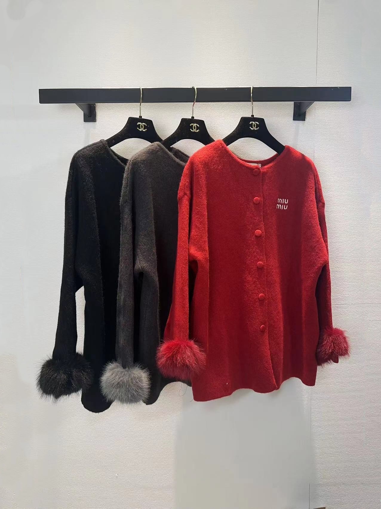 NO:686341,miumiu two-color cardigan,,miumiu,19860909miumiu两色开衫,,miumiu,,Women's clothing