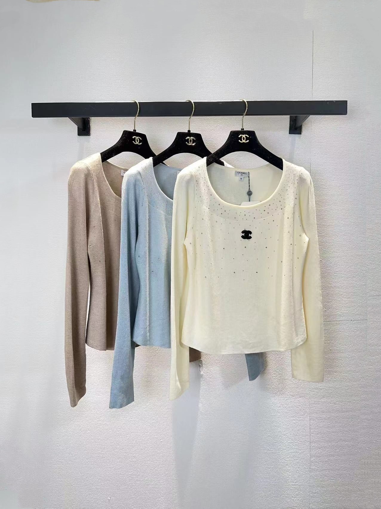 NO:712897,chanel Chanel three-color pullover long sleeves,,chanel,chanel,19860909chanel香奈儿三色套头长袖,,chanel,chanel,,Women's clothing