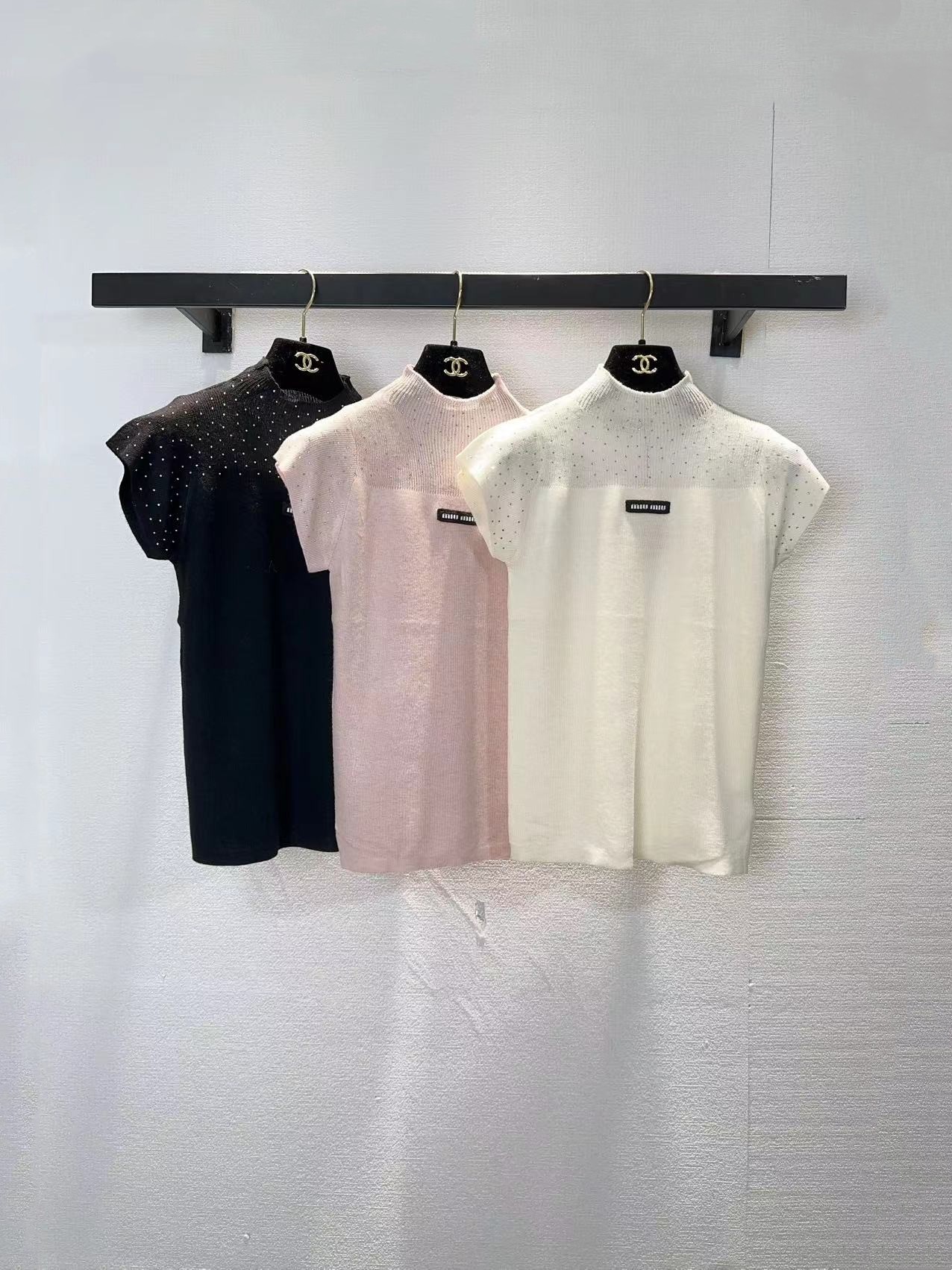 NO:738112,miumiu three-color short-sleeved SML,,miumiu,T-shirt,19860909miumiu三色短袖SML,,miumiu,T-shirt,,Women's clothing