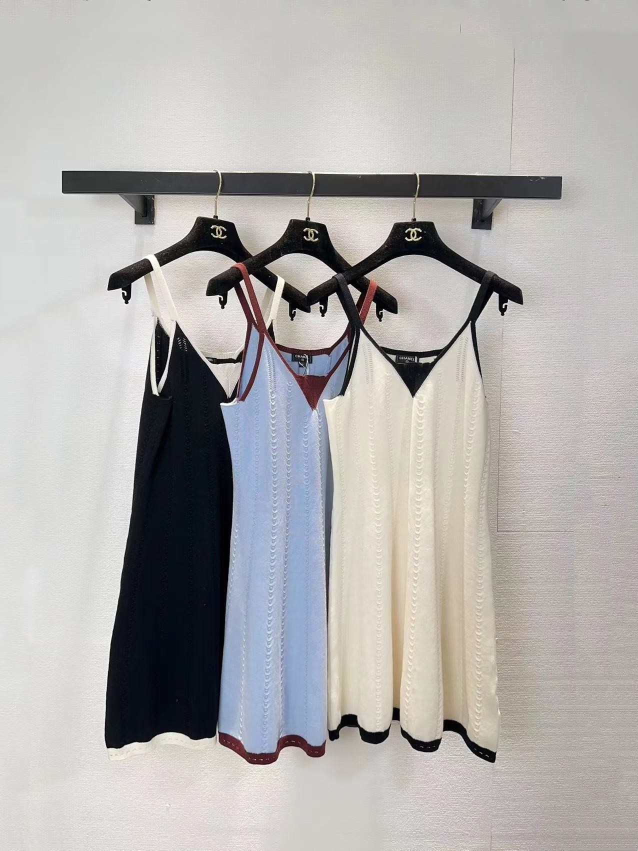NO:738104,Chanel Chanel three-color suspender dress official website synchronization SML,,chanel,chanel,skirts,19860909chanel香奈儿三色吊带连衣裙官网同步SML,,chanel,chanel,skirts,,Women's clothing
