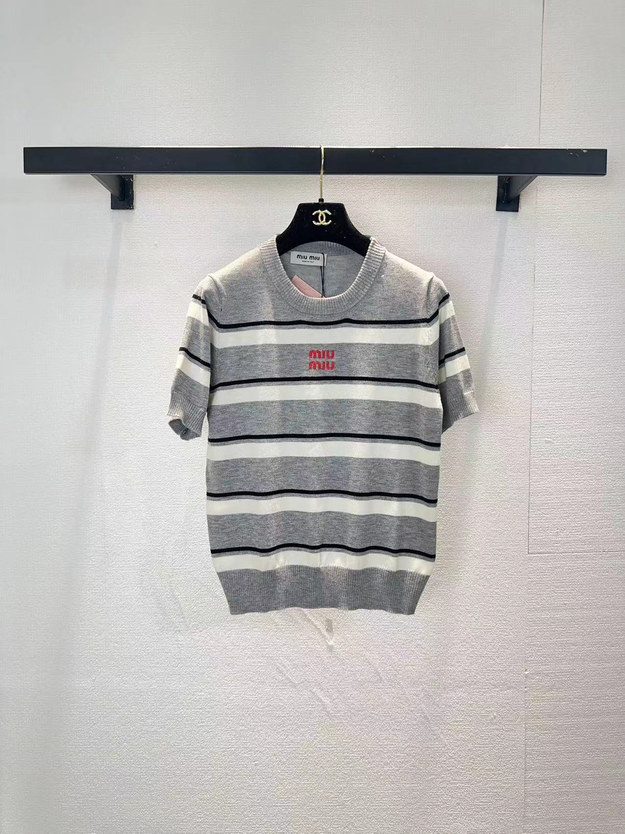 NO:738096,miumiu striped short-sleeved SML,,miumiu,T-shirt,19860909miumiu条纹短袖SML,,miumiu,T-shirt,,Women's clothing