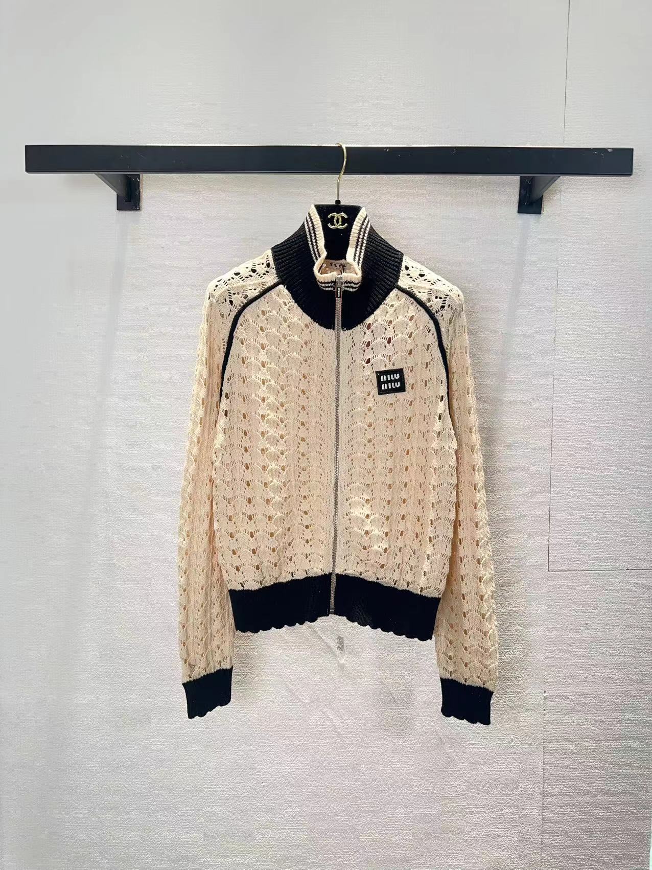 NO:738075,miumiu hollow zipper cardigan SML official website synchronization,,miumiu,19860909miumiu镂空拉链开衫SML官网同步,,miumiu,,Women's clothing