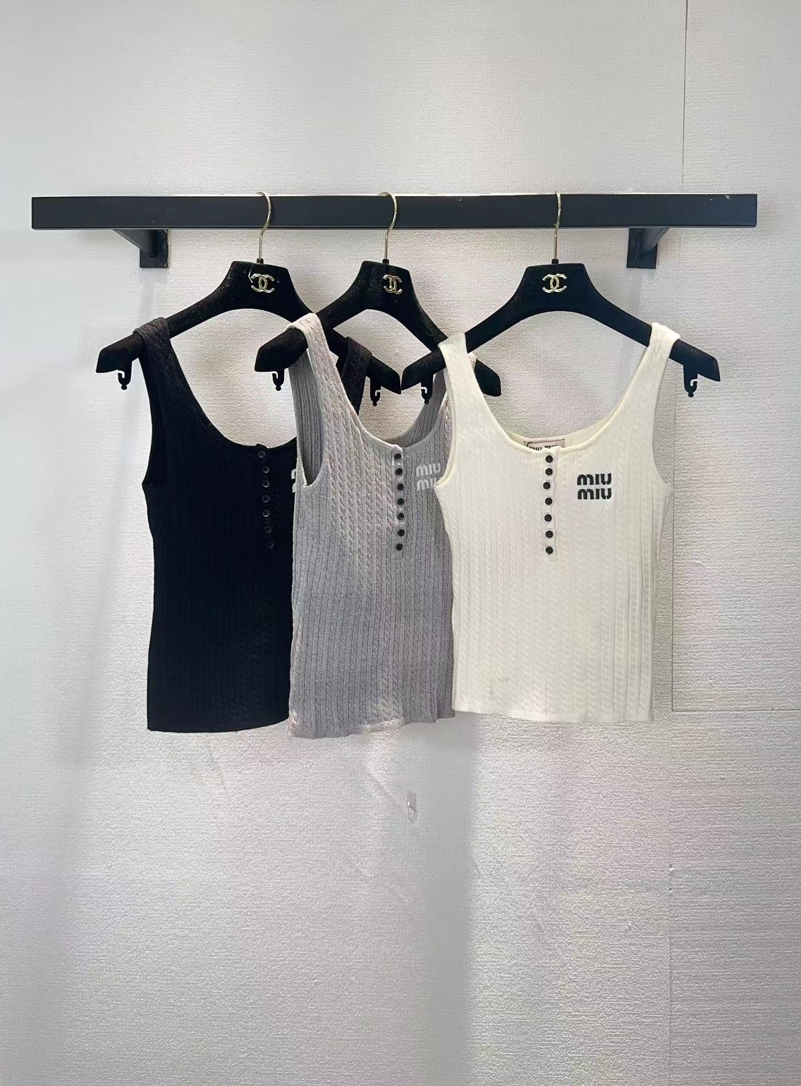 NO:750270,miumiu three-color vest,,miumiu,19860909miumiu三色背心,,miumiu,,Women's clothing