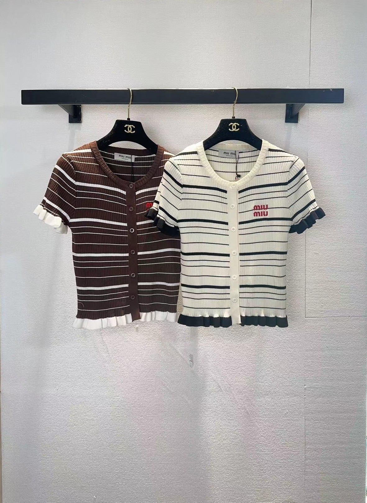 NO:750284,miumiu two-color striped short-sleeved cardigan,,miumiu,T-shirt,19860909miumiu两色条纹短袖开衫,,miumiu,T-shirt,,Women's clothing