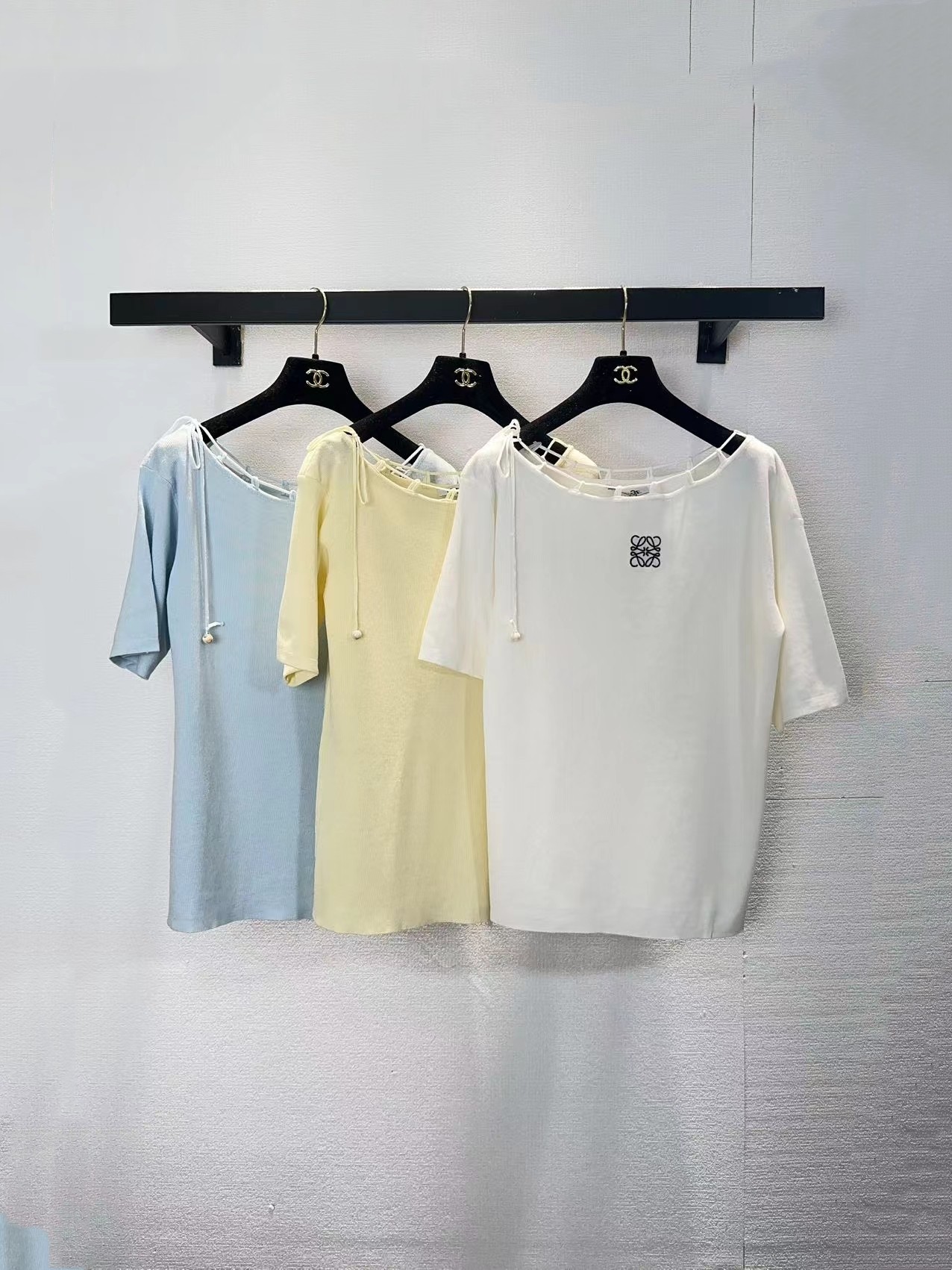 NO:750396,Loewe three-color short-sleeved SML,,loewe,T-shirt,19860909罗意威三色短袖SML,,loewe,T-shirt,,Women's clothing