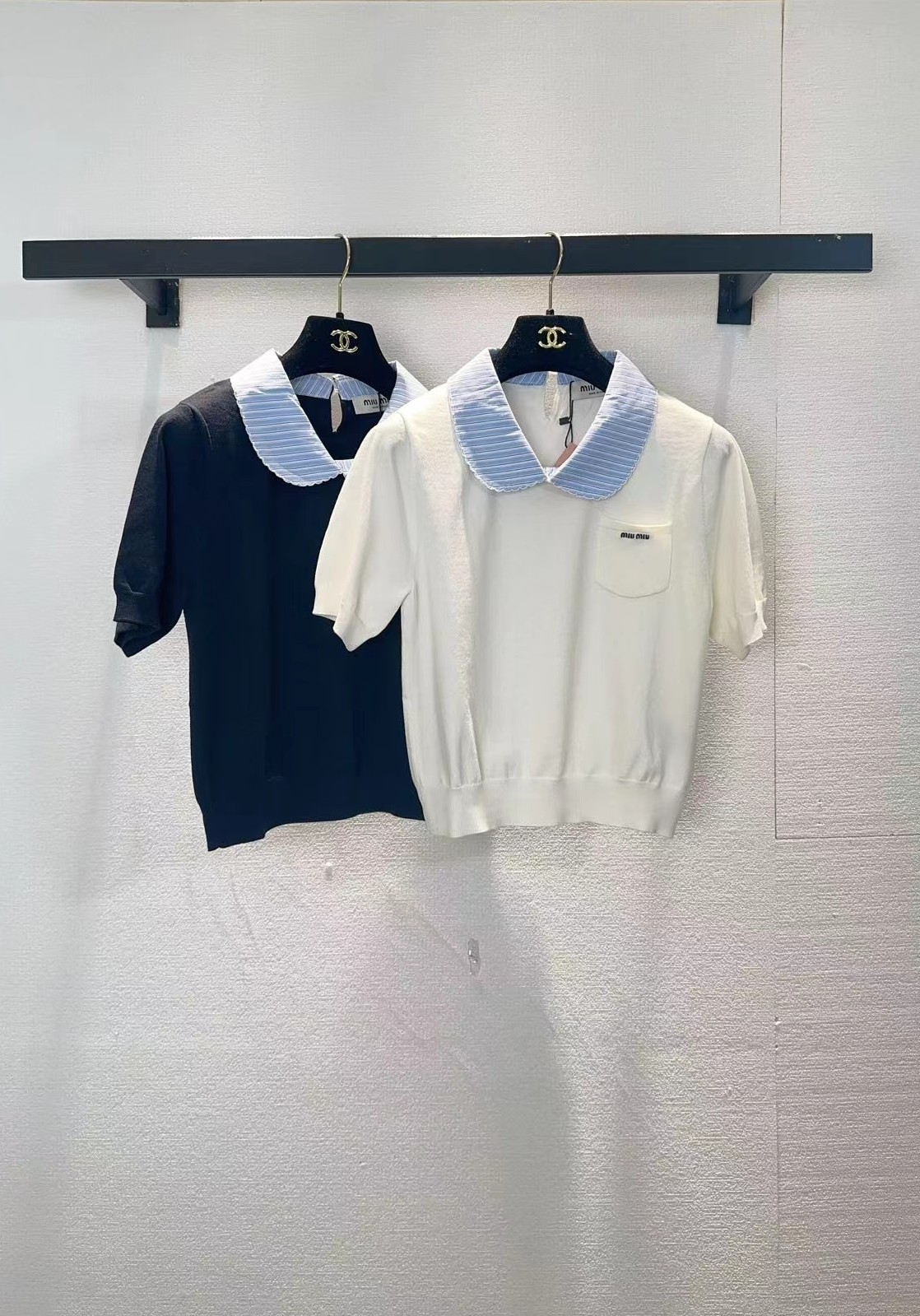 NO:751719,miumiu two-color lapel short-sleeved,,miumiu,T-shirt,19860909miumiu两色翻领短袖,,miumiu,T-shirt,,Women's clothing