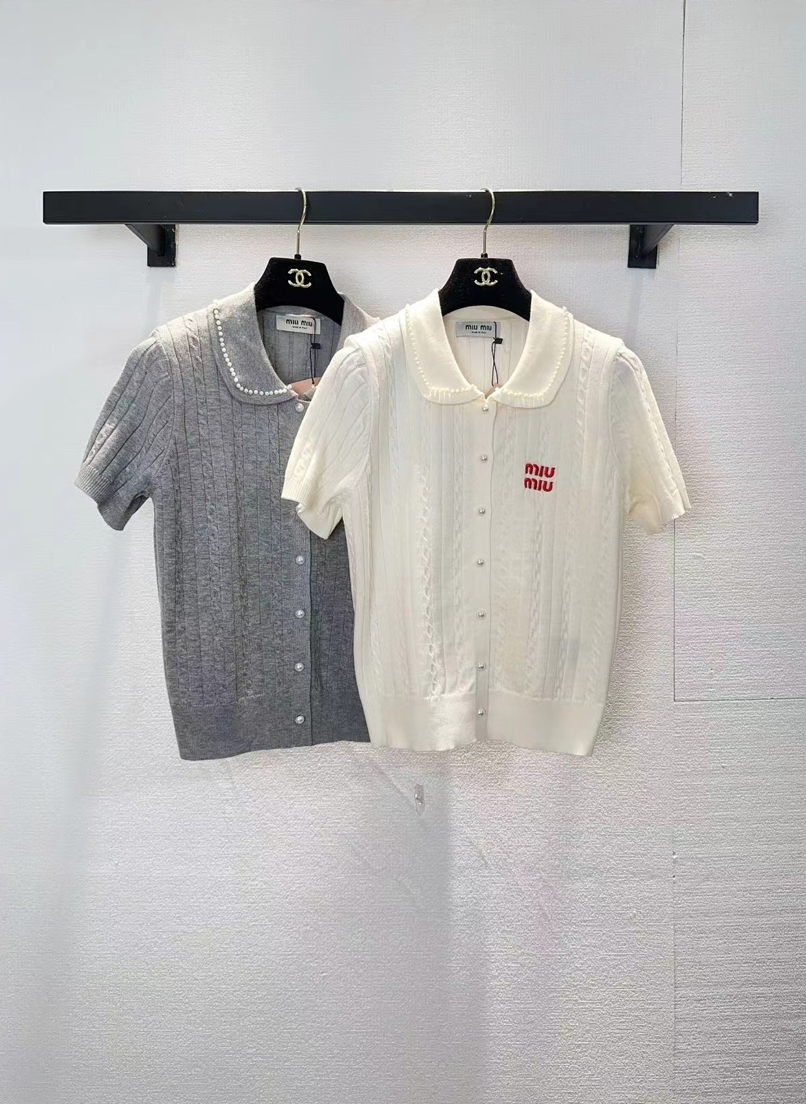 NO:752291,miumiu two-color lapel short-sleeved,,miumiu,T-shirt,19860909miumiu两色翻领短袖,,miumiu,T-shirt,,Women's clothing