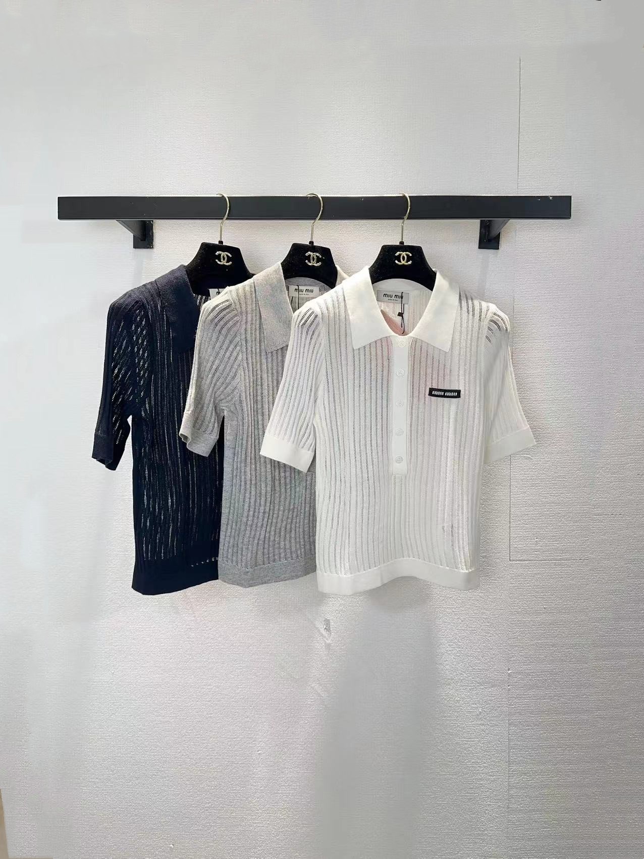 NO:753270,miumiu three-color lapel short-sleeved SML,,miumiu,T-shirt,19860909miumiu三色翻领短袖SML,,miumiu,T-shirt,,Women's clothing