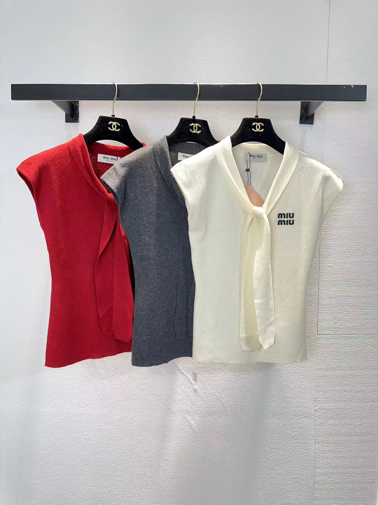 NO:762033,miumiu three-color vest,,miumiu,19860909miumiu三色背心,,miumiu,,Women's clothing