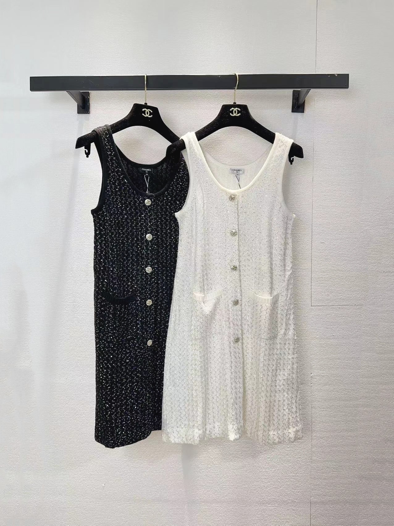 NO:762038,chanel Chanel two-color vest dress SML,,chanel,chanel,skirts,19860909chanel香奈儿两色背心连衣裙SML,,chanel,chanel,skirts,,Women's clothing