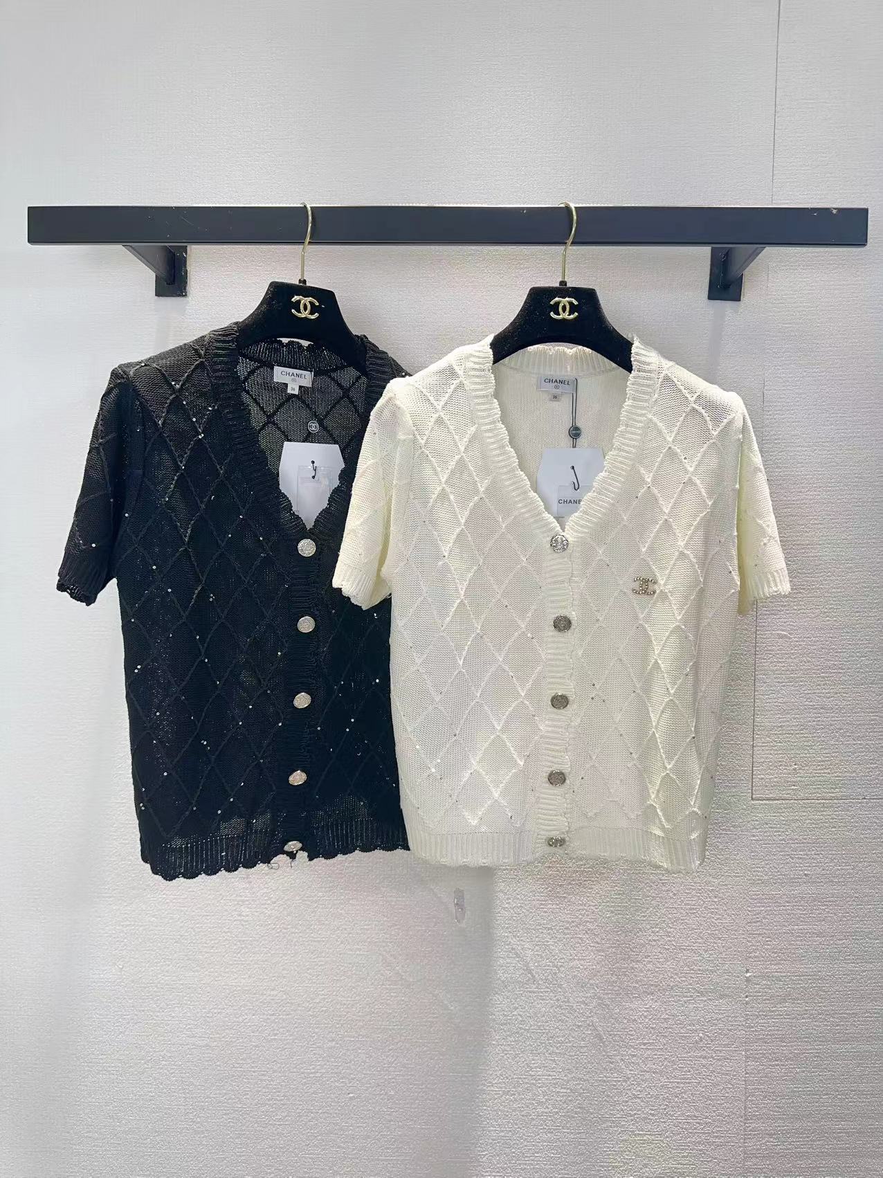 NO:762007,chanel Chanel two-color short-sleeved cardigan,,chanel,chanel,T-shirt,19860909chanel香奈儿两色短袖开衫,,chanel,chanel,T-shirt,,Women's clothing