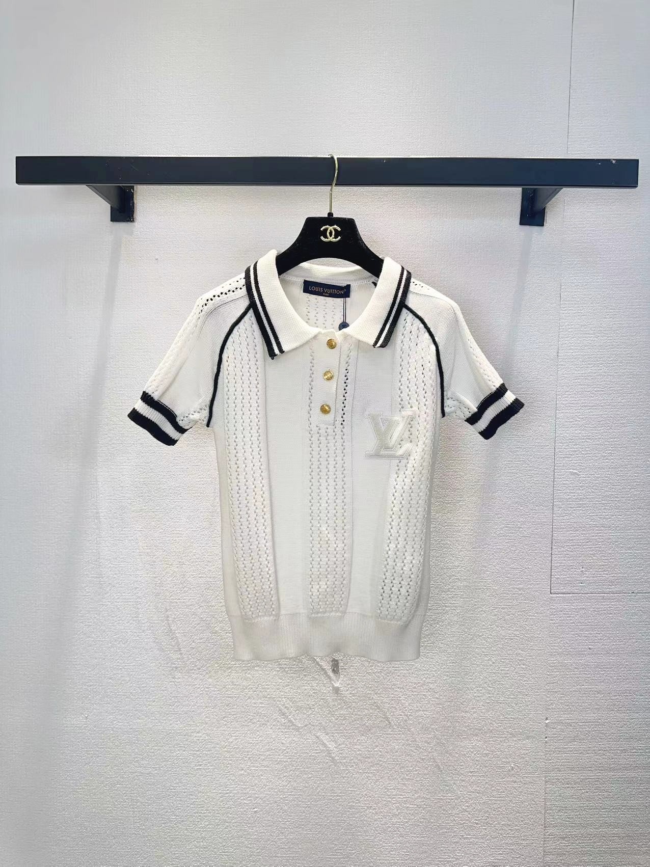 NO:762021,LV lapel short sleeve SML,,louis vuitton,T-shirt,19860909LV翻领短袖SML,,louis vuitton,T-shirt,,Women's clothing