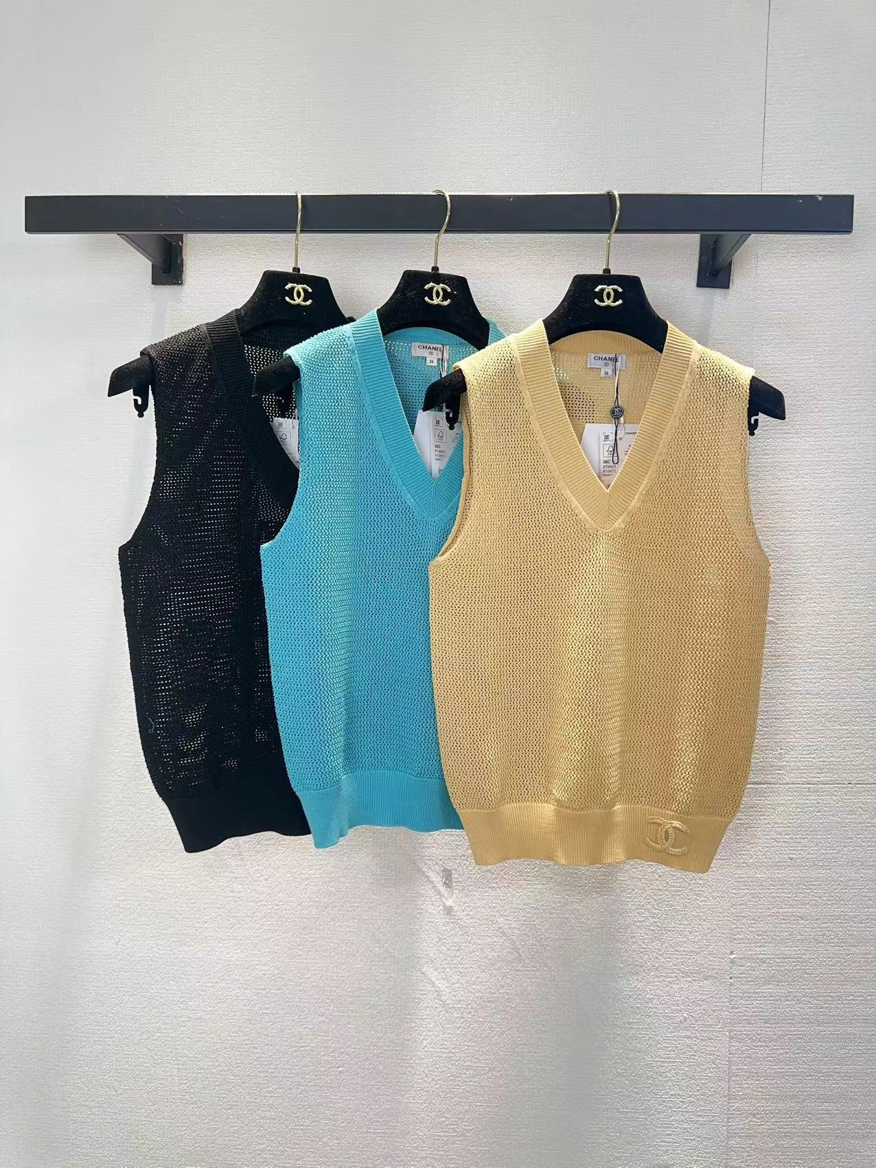 NO:762011,chanel Chanel three-color v-neck vest SML official website synchronization,,chanel,chanel,19860909chanel香奈儿三色v领背心SML官网同步,,chanel,chanel,,Women's clothing