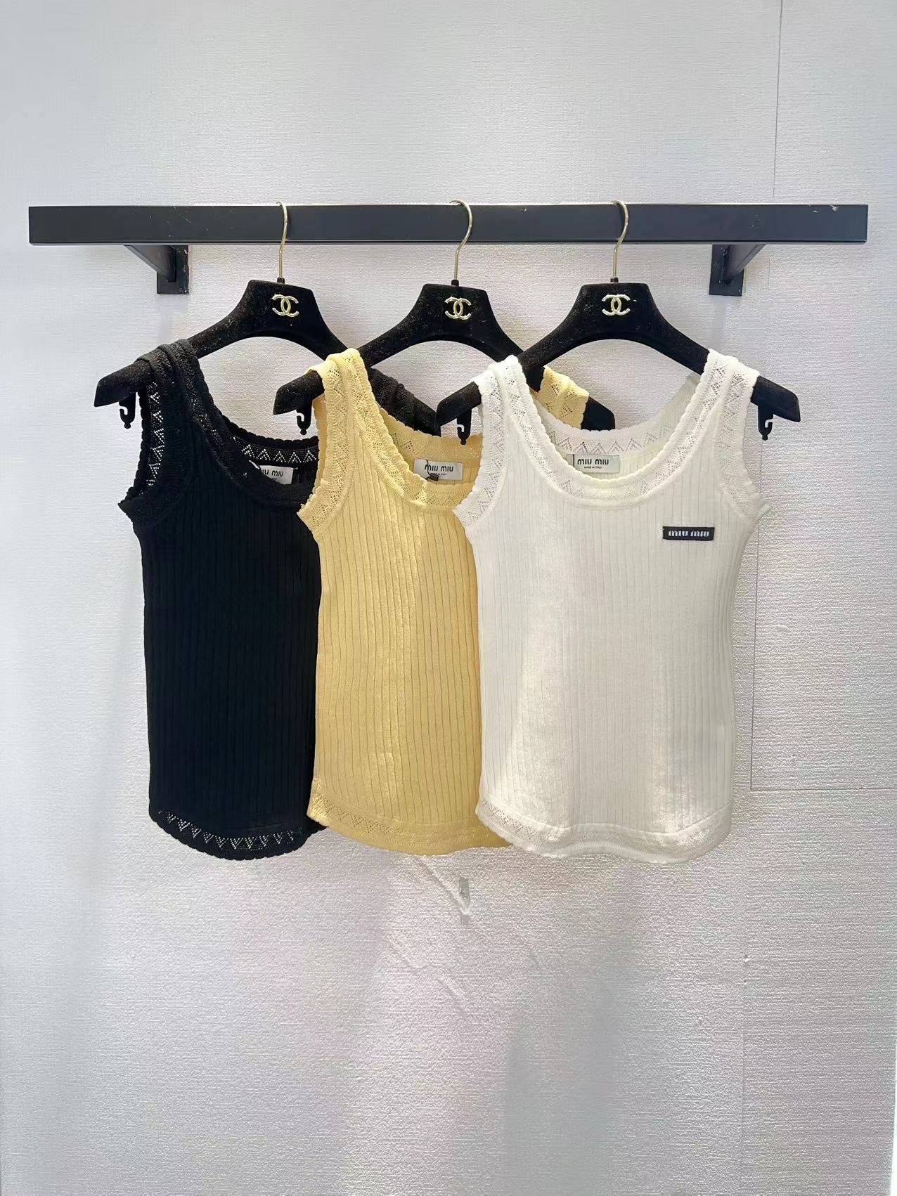 NO:761963,miumiu three-color vest SML,,miumiu,19860909miumiu三色背心SML,,miumiu,,Women's clothing