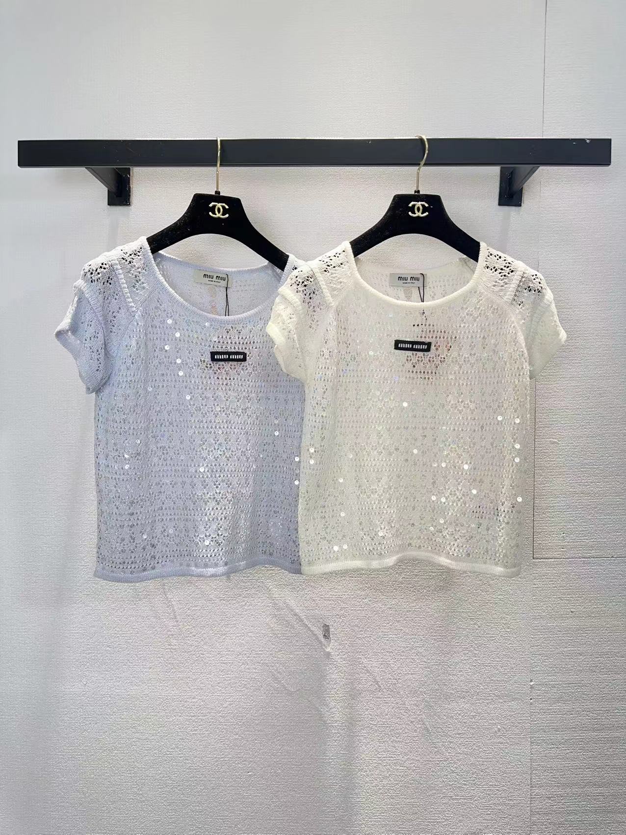 NO:761991,miumiu two-color short-sleeved,,miumiu,T-shirt,19860909miumiu两色短袖,,miumiu,T-shirt,,Women's clothing