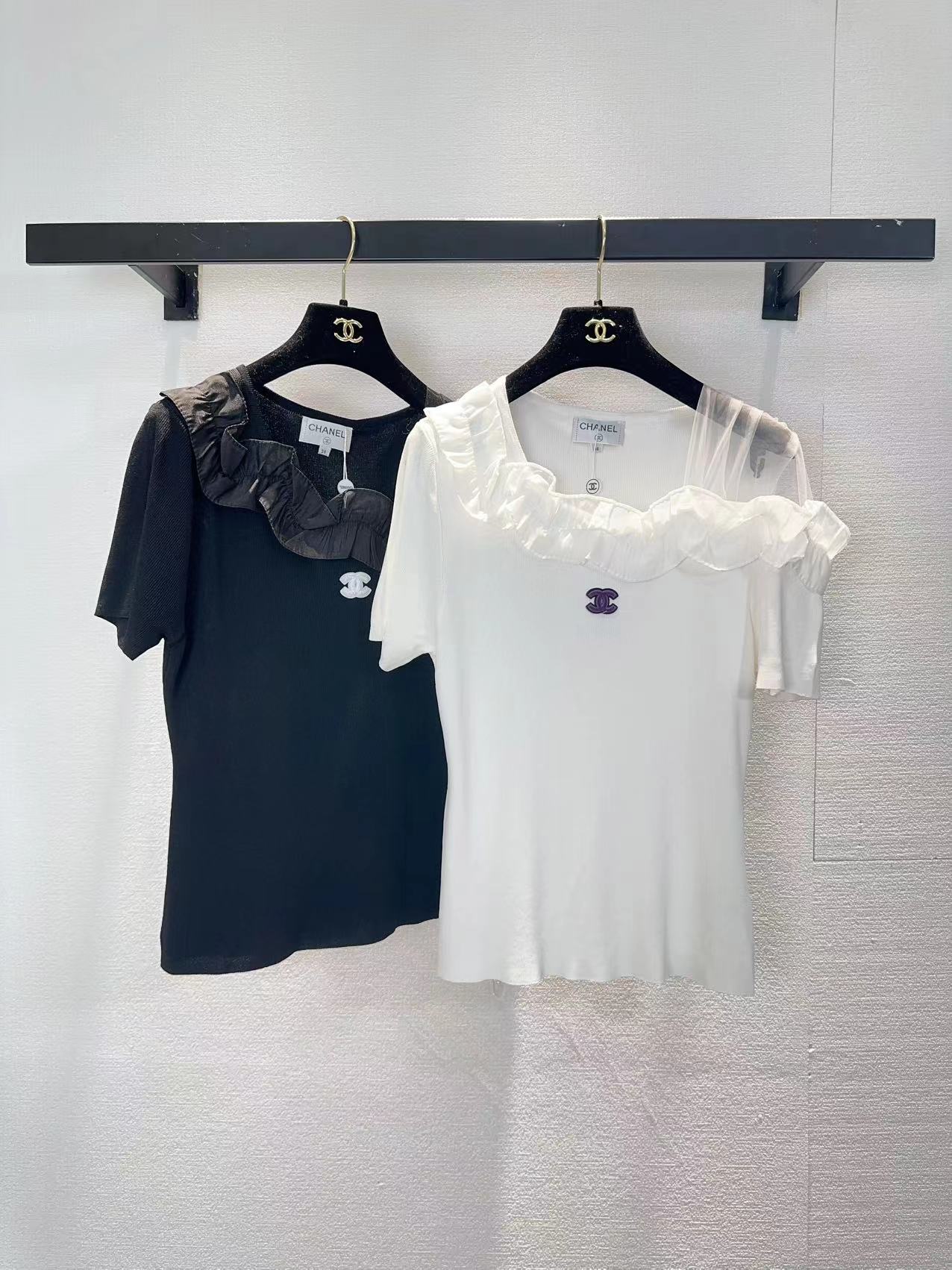 NO:761942,chanel Chanel two-color short-sleeved,,chanel,chanel,T-shirt,19860909chanel香奈儿两色短袖,,chanel,chanel,T-shirt,,Women's clothing
