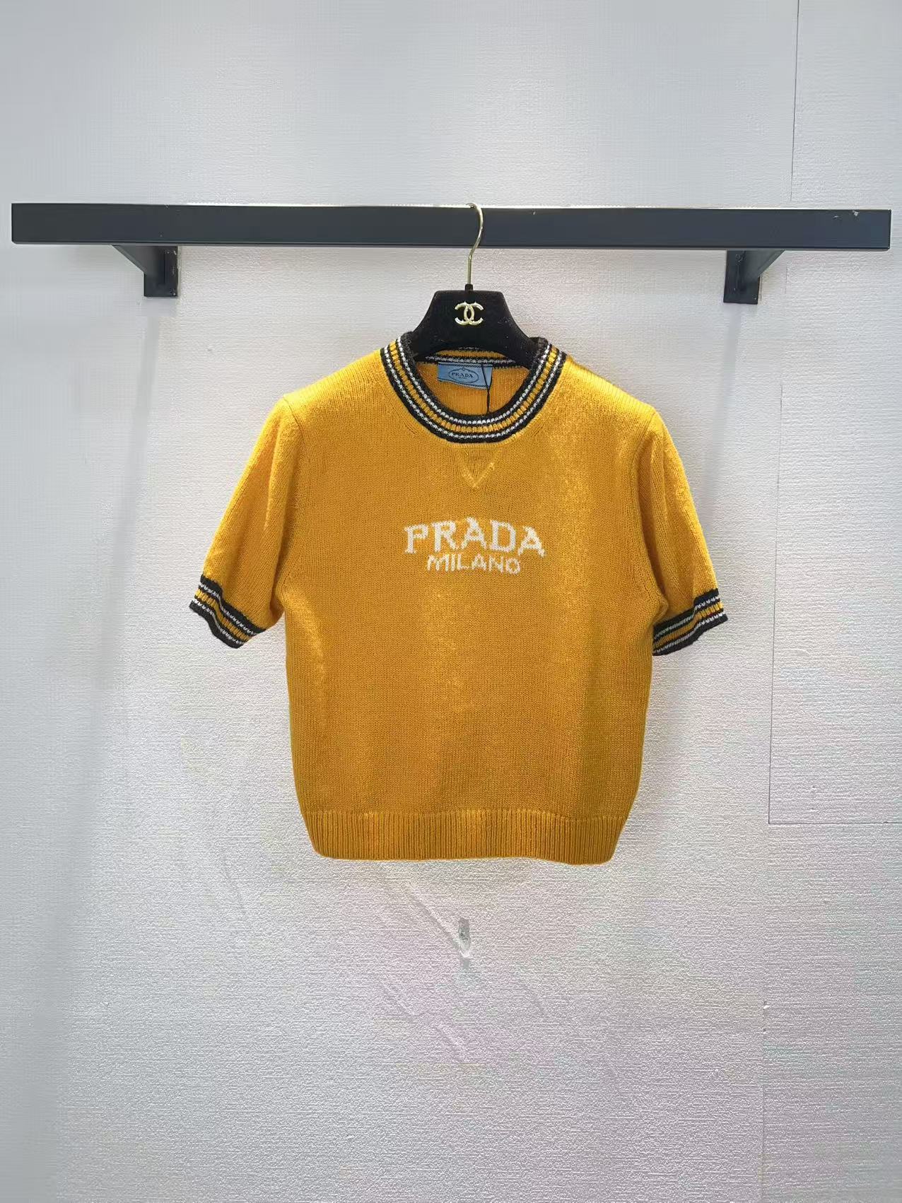 NO:762554,PradaPrada pullover short-sleeved SML,,prada,prada,T-shirt,19860909Prada普拉达套头短袖SML,,prada,prada,T-shirt,,Women's clothing