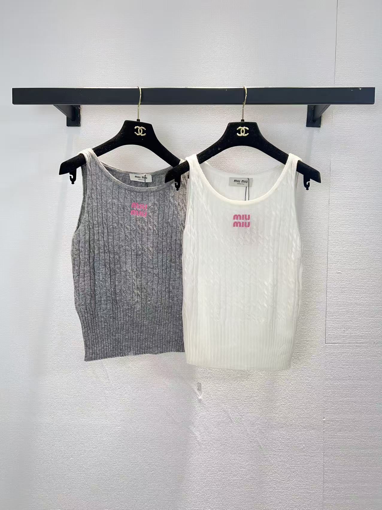 NO:762556,miumiu two-color vest SML,,miumiu,19860909miumiu两色背心SML,,miumiu,,Women's clothing