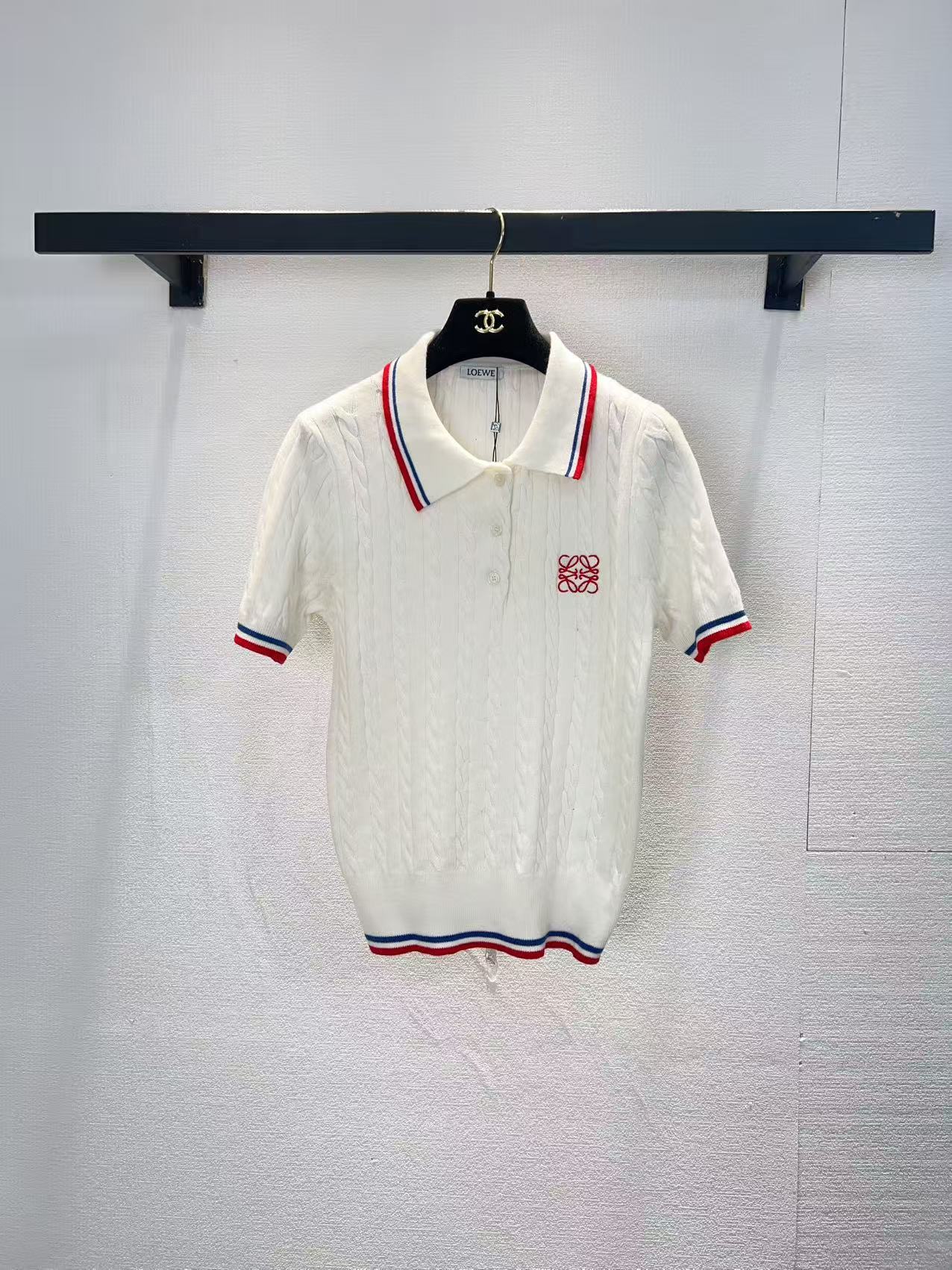 NO:762547,Loewe lapel short-sleeved SML,,loewe,T-shirt,19860909罗意威翻领短袖SML,,loewe,T-shirt,,Women's clothing