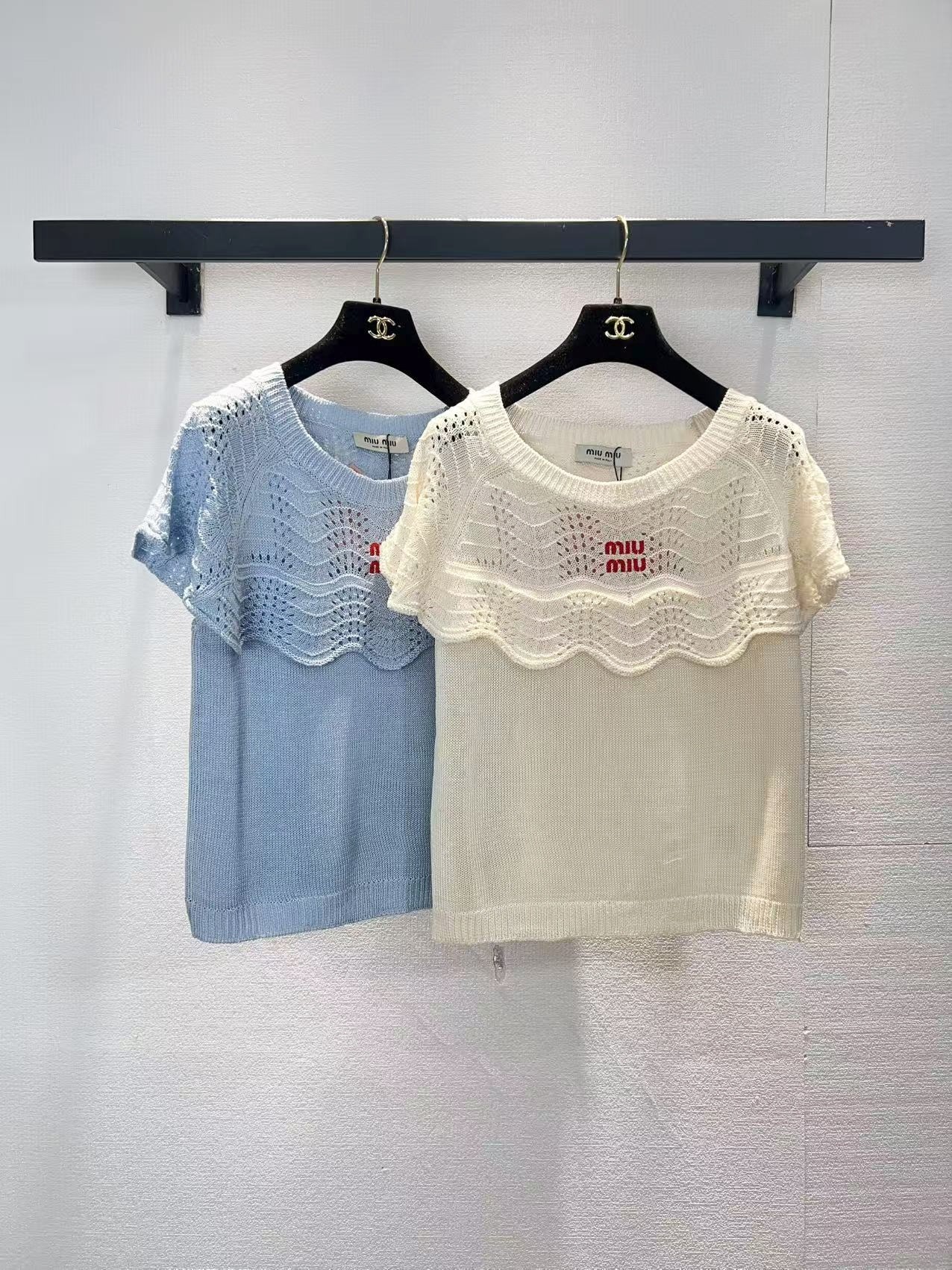 NO:798752,miumiu two-color short-sleeved,,miumiu,T-shirt,19860909miumiu两色短袖,,miumiu,T-shirt,,Women's clothing