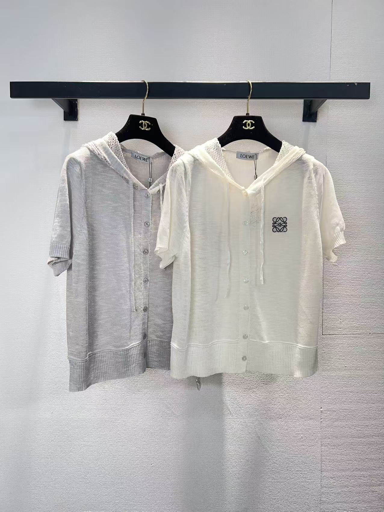 NO:798763,Loewe two-color hooded short-sleeved,,loewe,T-shirt,hats,19860909罗意威两色连帽短袖,,loewe,T-shirt,hats,,Women's clothing