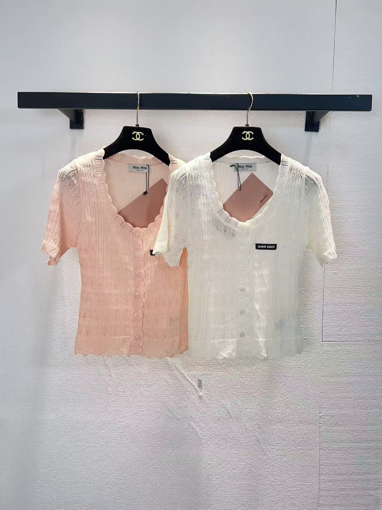 NO:798755,miumiu two-color pullover short-sleeved,,miumiu,T-shirt,19860909miumiu两色套头短袖,,miumiu,T-shirt,,Women's clothing