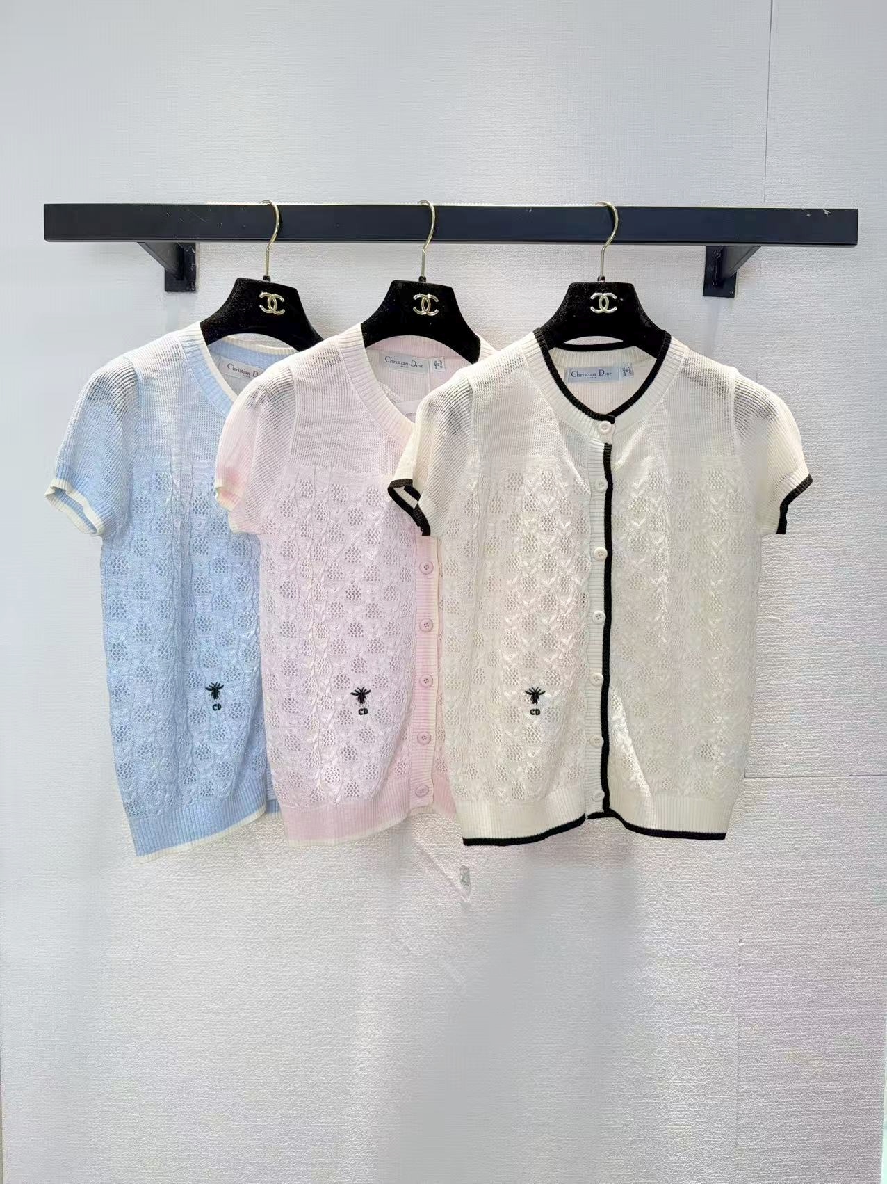 NO:798734,Dior Dior three-color short-sleeved cardigan SML,,dior,dior,T-shirt,19860909Dior迪奥三色短袖开衫SML,,dior,dior,T-shirt,,Women's clothing