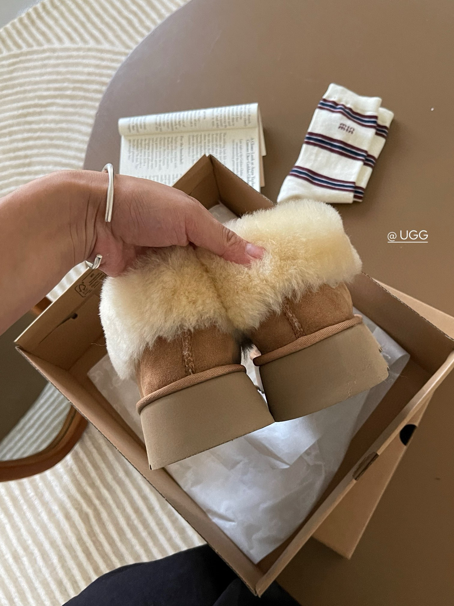 🔥𝐔𝐠𝐠 官网同步·梅特 厚底采用隆丰AY级羊皮毛一体🐏就像踩进棉花堆里面一样☁️经典栗色🌰Size：3