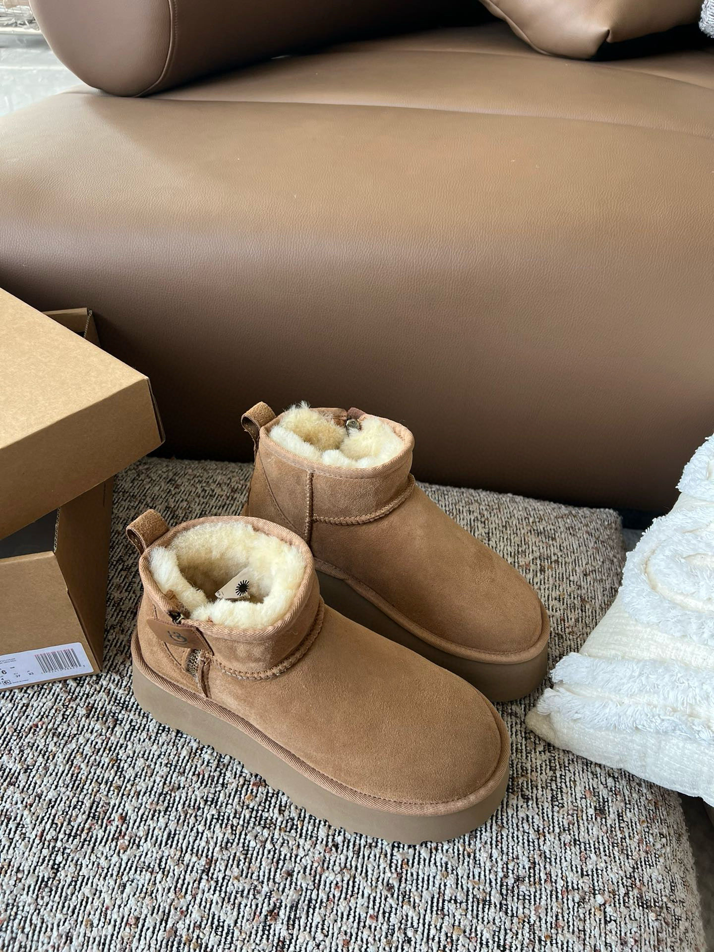 🔥𝐔𝐆.官网同步上新厚底/皮标侧拉链雪地靴顶级版本❕Size：35-40