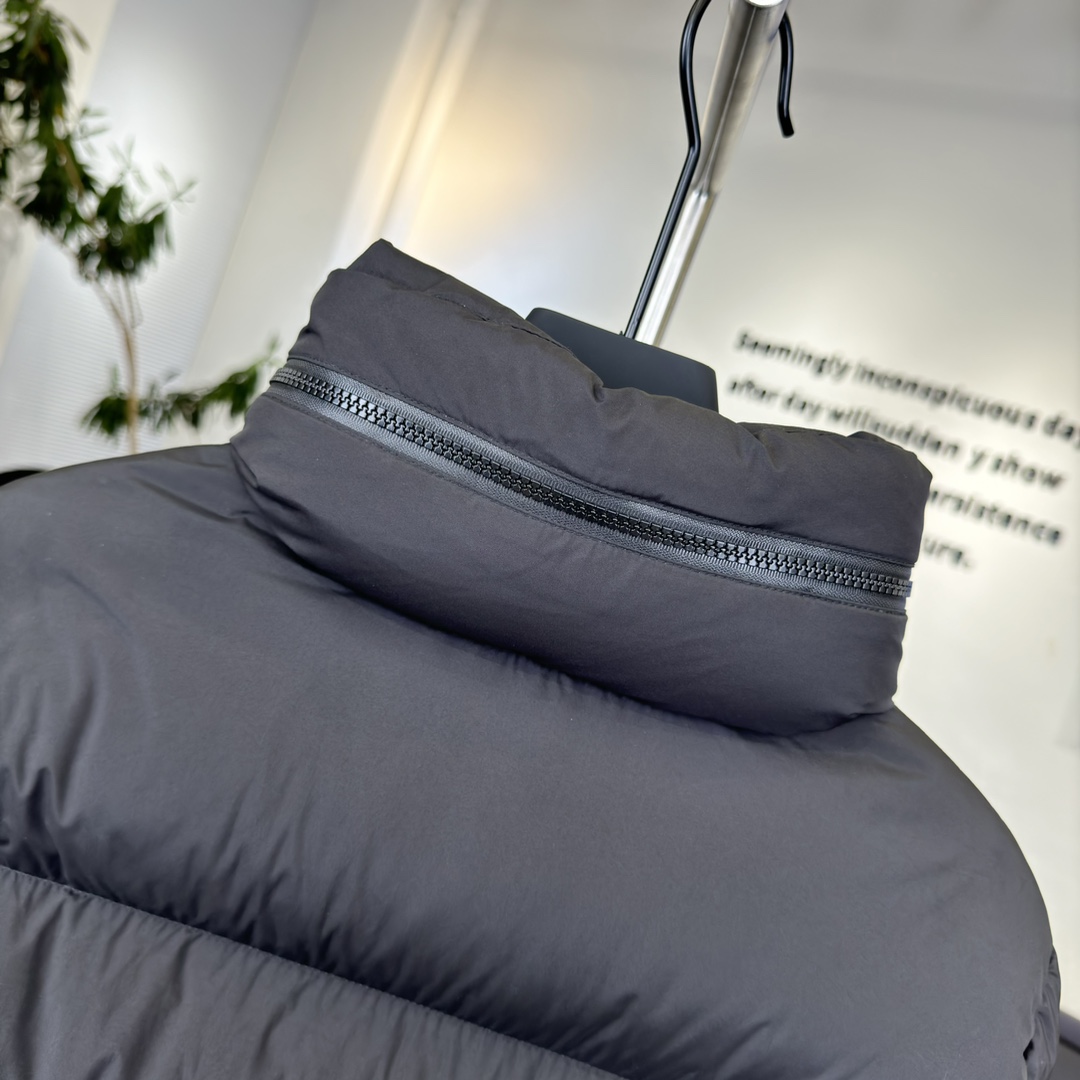 #正品级：𝑴𝒐𝒏𝒄𝒍𝒆𝒓｜蒙口/盟可睐 纯色立领双向拉链 羽绒服#T04# 𝑺𝒊𝒛𝒆：𝟭# 𝟮# 𝟯# 