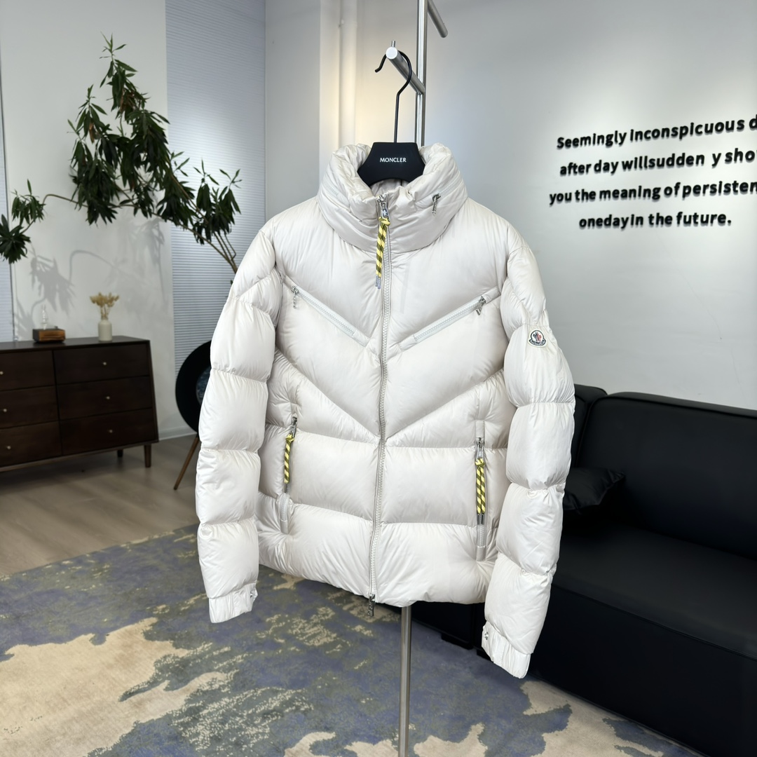 #正品级：𝑴𝒐𝒏𝒄𝒍𝒆𝒓｜蒙口/盟可睐 纯色立领双向拉链 羽绒服#T04# 𝑺𝒊𝒛𝒆：𝟭# 𝟮# 𝟯# 