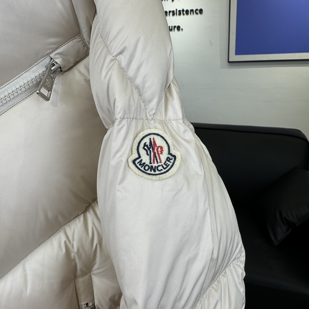 #正品级：𝑴𝒐𝒏𝒄𝒍𝒆𝒓｜蒙口/盟可睐 纯色立领双向拉链 羽绒服#T04# 𝑺𝒊𝒛𝒆：𝟭# 𝟮# 𝟯# 