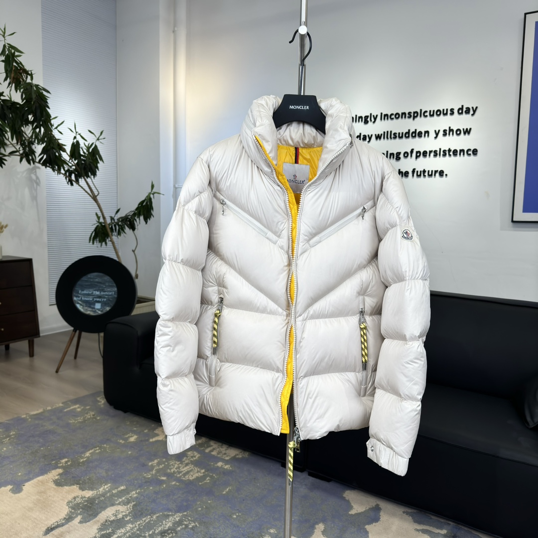 #正品级：𝑴𝒐𝒏𝒄𝒍𝒆𝒓｜蒙口/盟可睐 纯色立领双向拉链 羽绒服#T04# 𝑺𝒊𝒛𝒆：𝟭# 𝟮# 𝟯# 